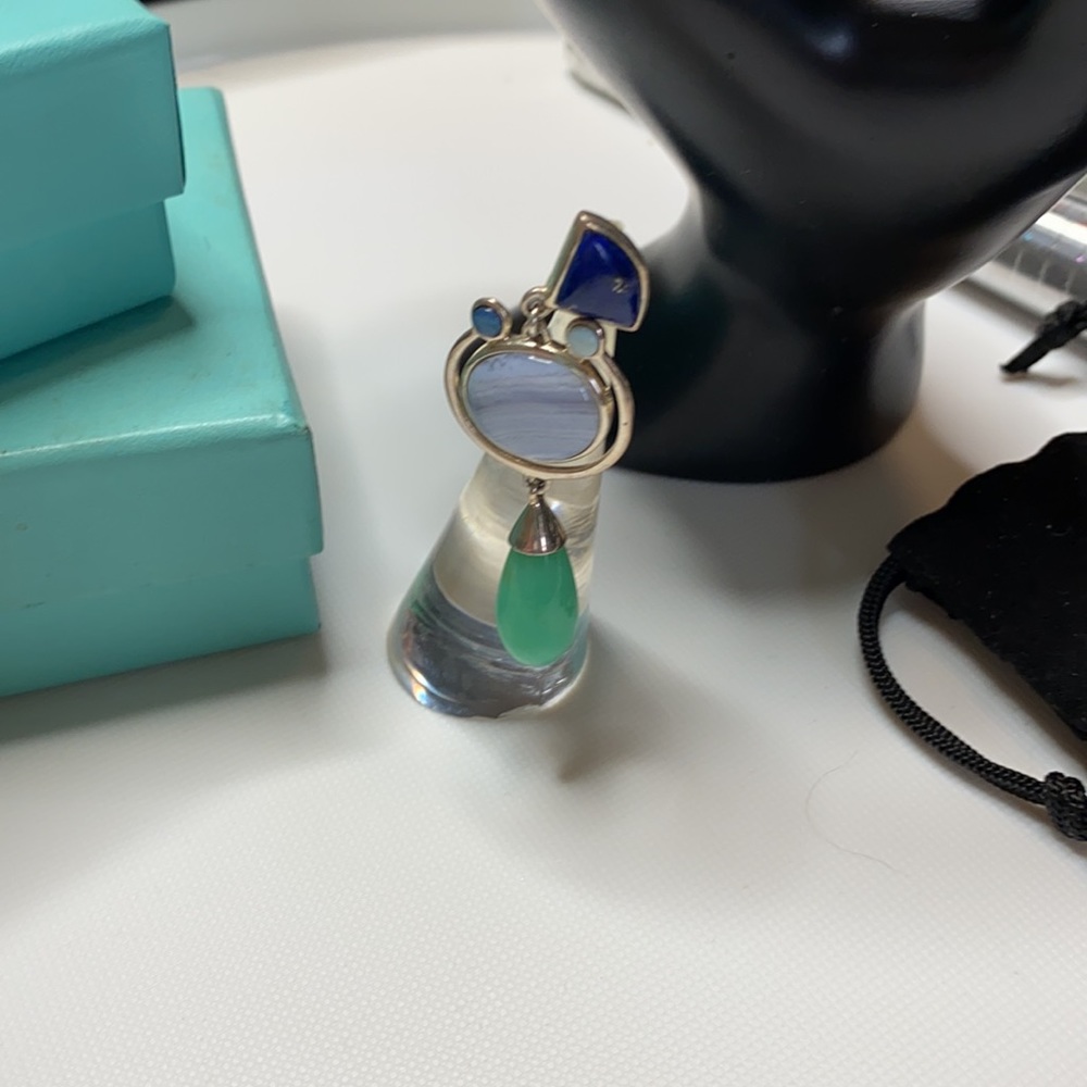A Whitney Kelly Pendant Up for sale. - Picture 4 of 4